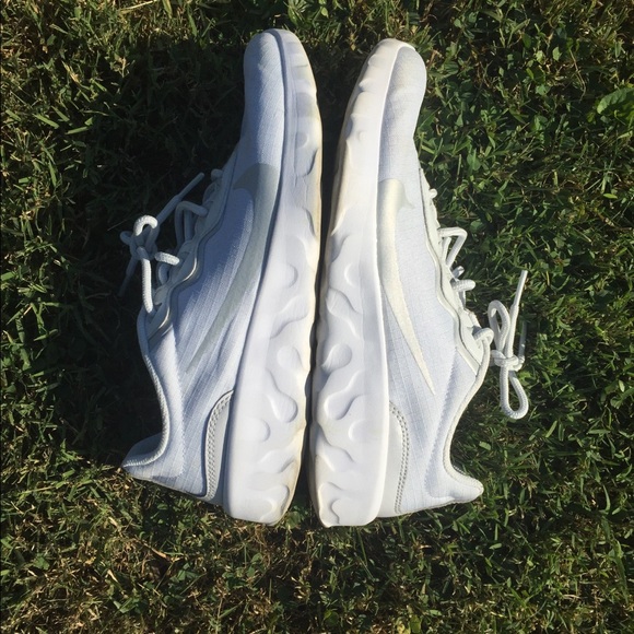 SOLD White Nike Shoes Size 9.5 - Picture 4 of 5